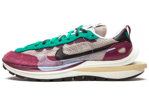 Nike Vaporwaffle Sacai Villain Red Neptune Green