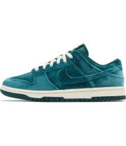Кроссовки Nike Wmns Dunk Low Green Velvet