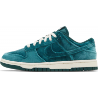 Кроссовки Nike Wmns Dunk Low Green Velvet