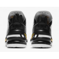 Баскетбольные кроссовки Nike Lebron XVIII черно-белые