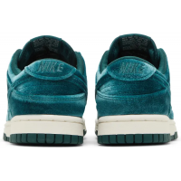 Кроссовки Nike Wmns Dunk Low Green Velvet